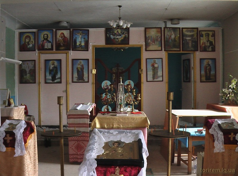 Принятие храма и первые службы, февраль 2011